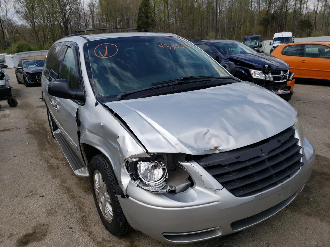 CHRYSLER TOWN & COU 2006 with VIN 2A4GP54L56R756394 - Photo from auction