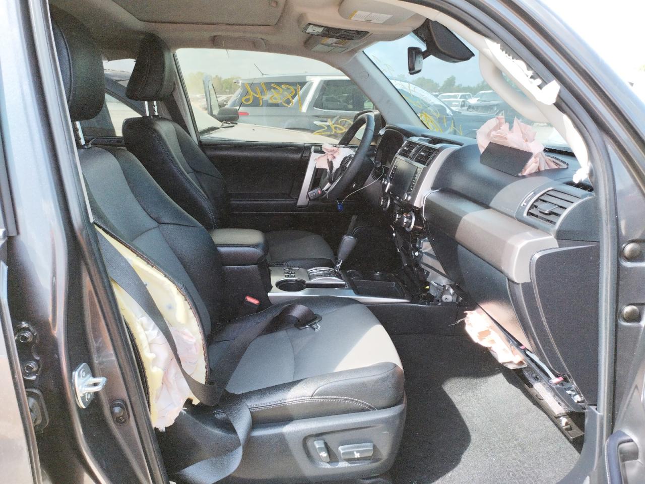 Photo 5 from auction – 2021 TOYOTA 4RUNNER SR with VIN JTEFU5JRXM5240654