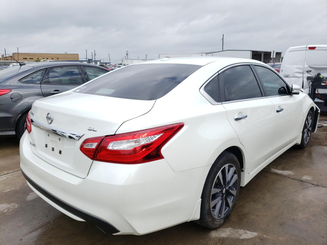 Photo 4 from auction – 2017 NISSAN ALTIMA 2.5 with VIN 1N4AL3AP0HC125086