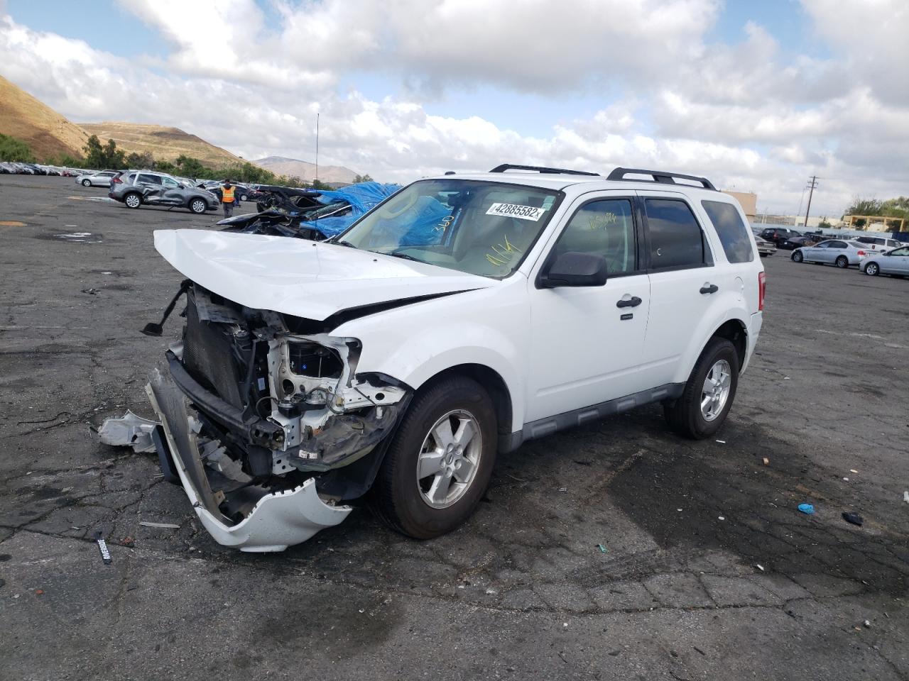 Photo 2 from auction – 2011 FORD ESCAPE XLT with VIN 1FMCU0DG8BKA15289