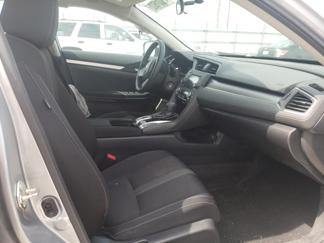 Photo 5 from auction – 2016 HONDA CIVIC LX with VIN 19XFC2F57GE013653