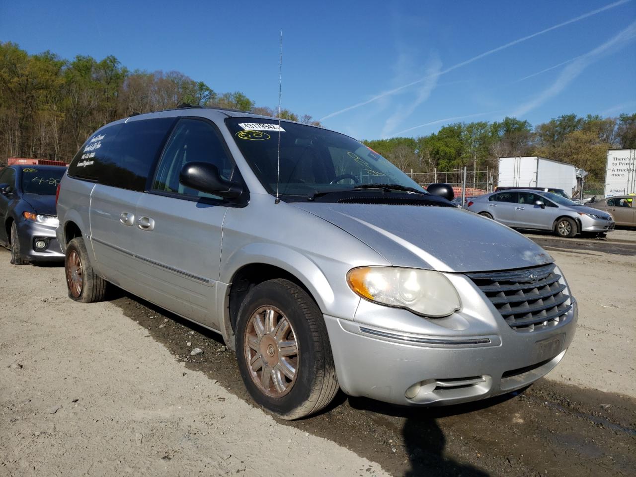 Photo 1 from auction – 2005 CHRYSLER TOWN & COU with VIN 2C8GP64L35R319230