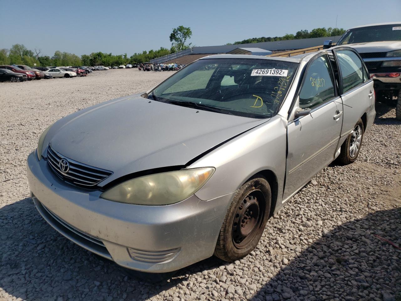 Photo 2 from auction – 2005 TOYOTA CAMRY LE with VIN 4T1BE32K55U976393