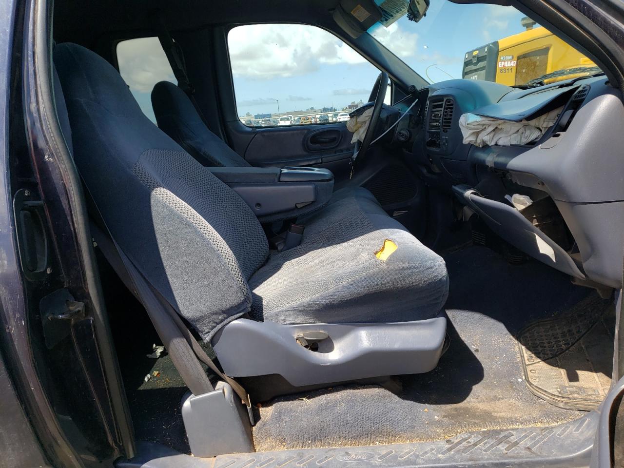 Photo 5 from auction – 1999 FORD F150 with VIN 1FTRX07W4XKB73936