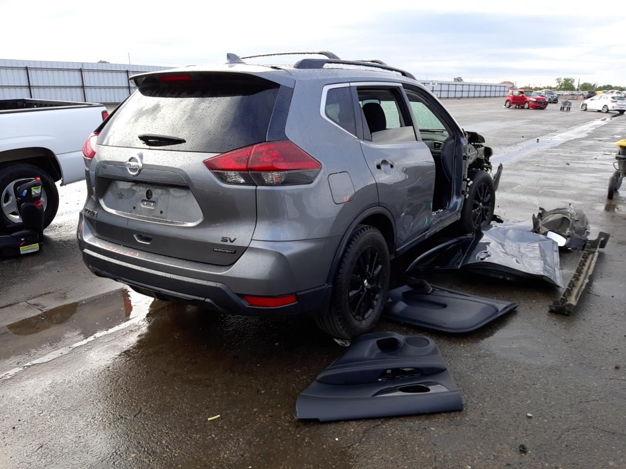 Photo 4 from auction – 2018 NISSAN ROGUE S with VIN 5N1AT2MT7JC727692
