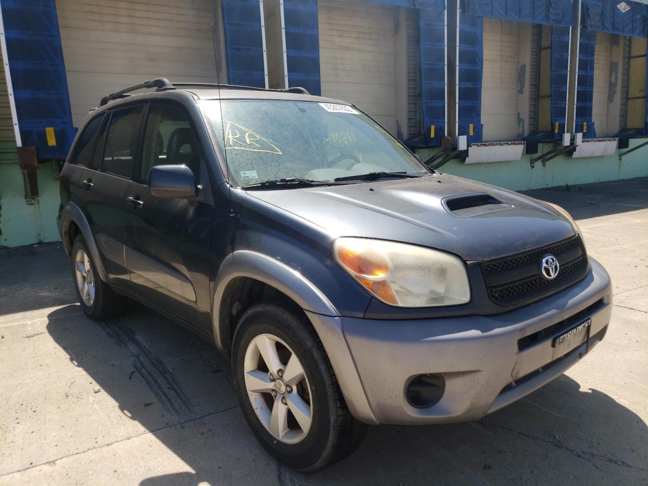 TOYOTA RAV4 2004 z numerem VIN JTEGD20V040005940 - Zdjęcie z aukcji