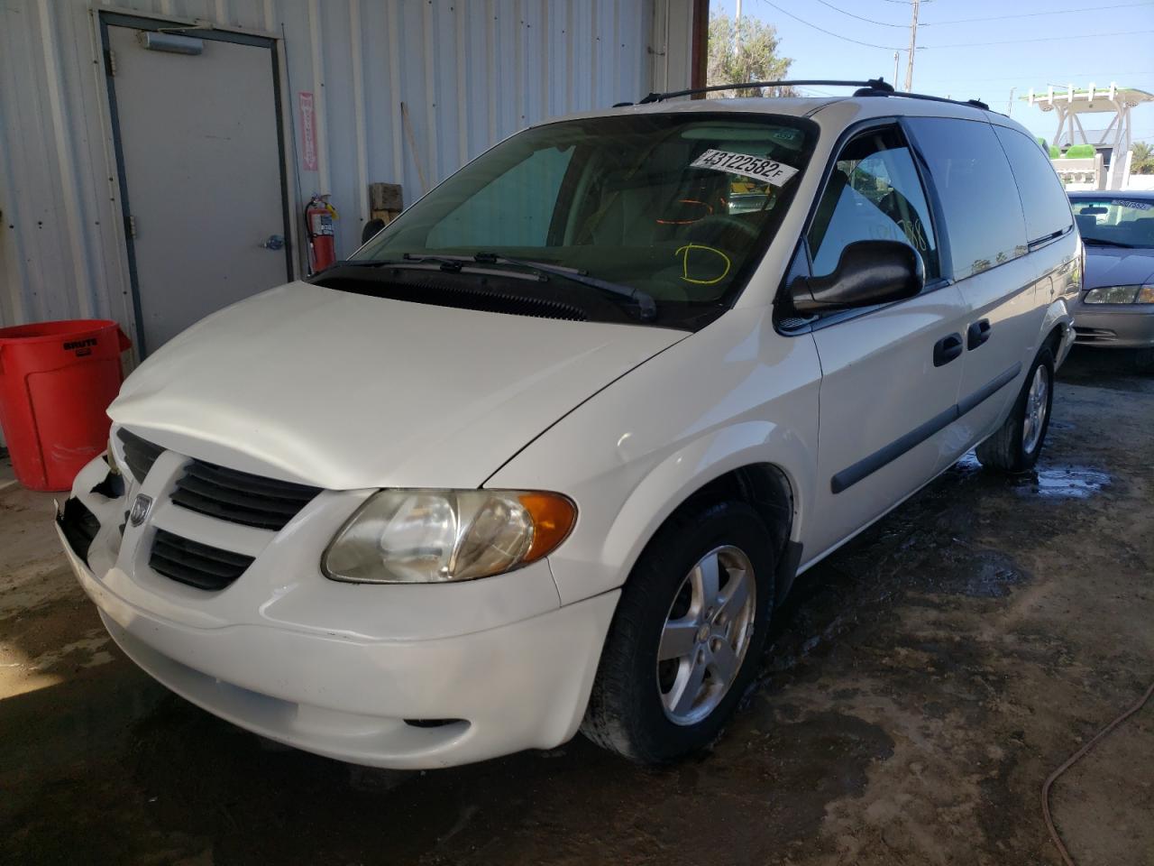Photo 2 from auction – 2005 DODGE GRAND CARA with VIN 1D4GP24R85B249062