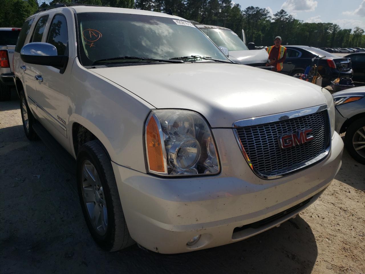 GMC YUKON SLT 2012 with VIN 1GKS1CE03CR326105 - Photo from auction
