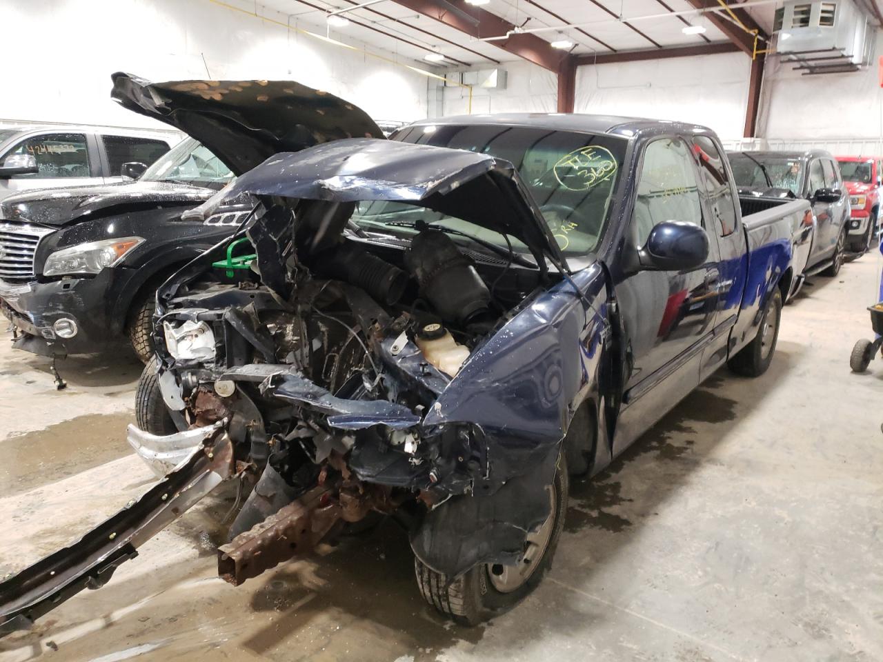 Photo 2 from auction – 2002 FORD F150 with VIN 1FTRX17W42NA61960