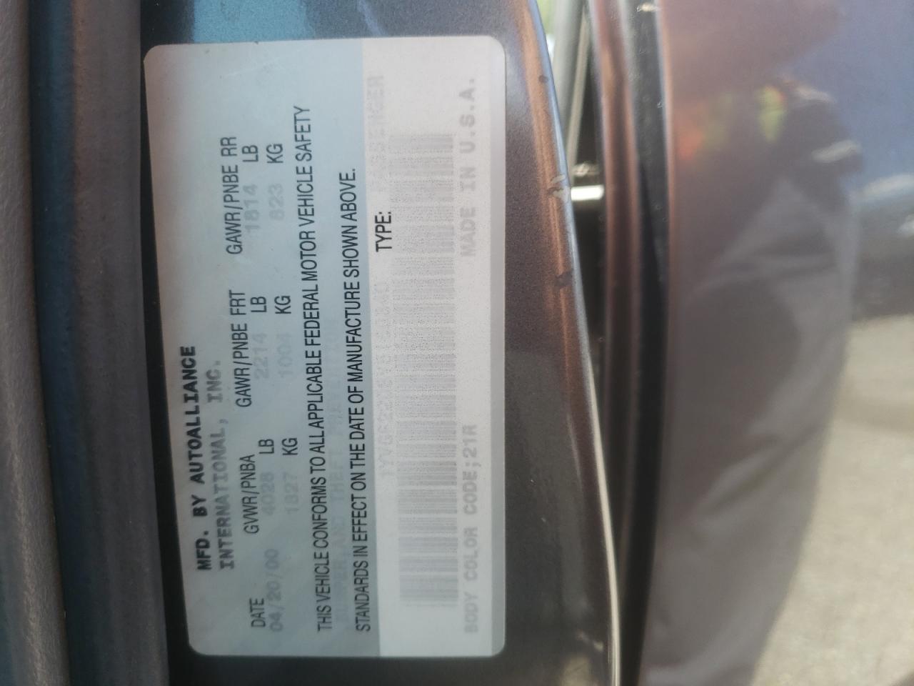 Photo 10 from auction – 2000 MAZDA 626 ES with VIN 1YVGF22D8Y5160340