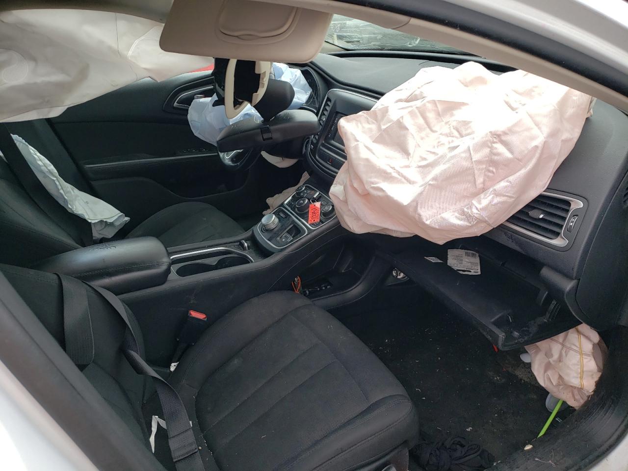 Photo 5 from auction – 2015 CHRYSLER 200 LIMITE with VIN 1C3CCCAB5FN714793