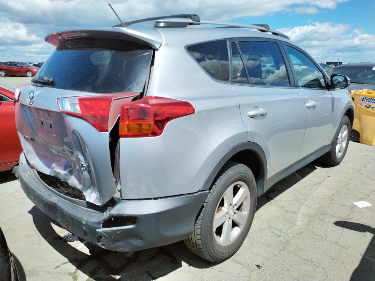 Photo 4 from auction – 2013 TOYOTA RAV4 XLE with VIN 2T3RFREV7DW103268