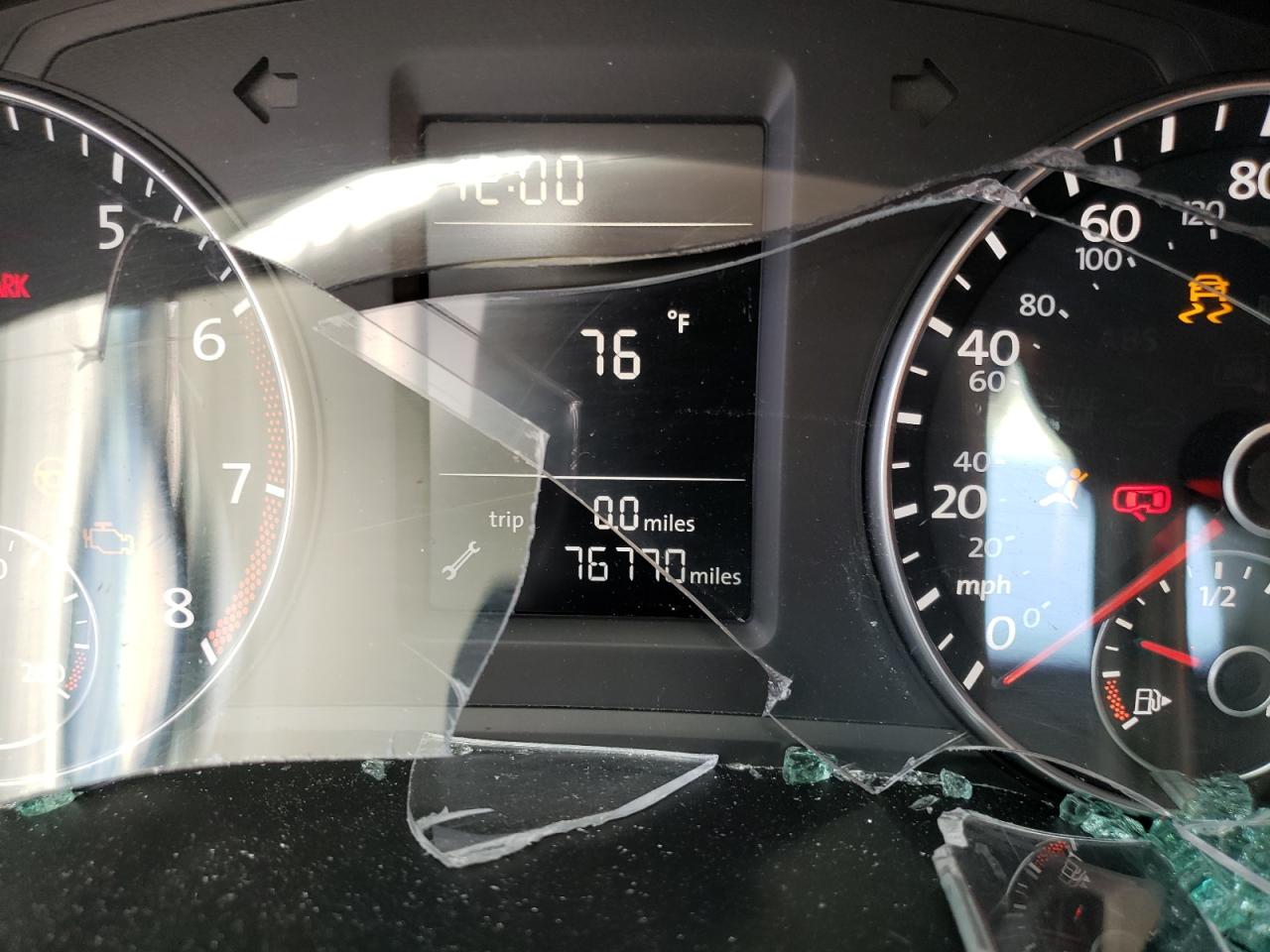 Photo 8 from auction – 2014 VOLKSWAGEN PASSAT S with VIN 1VWAT7A32EC106515