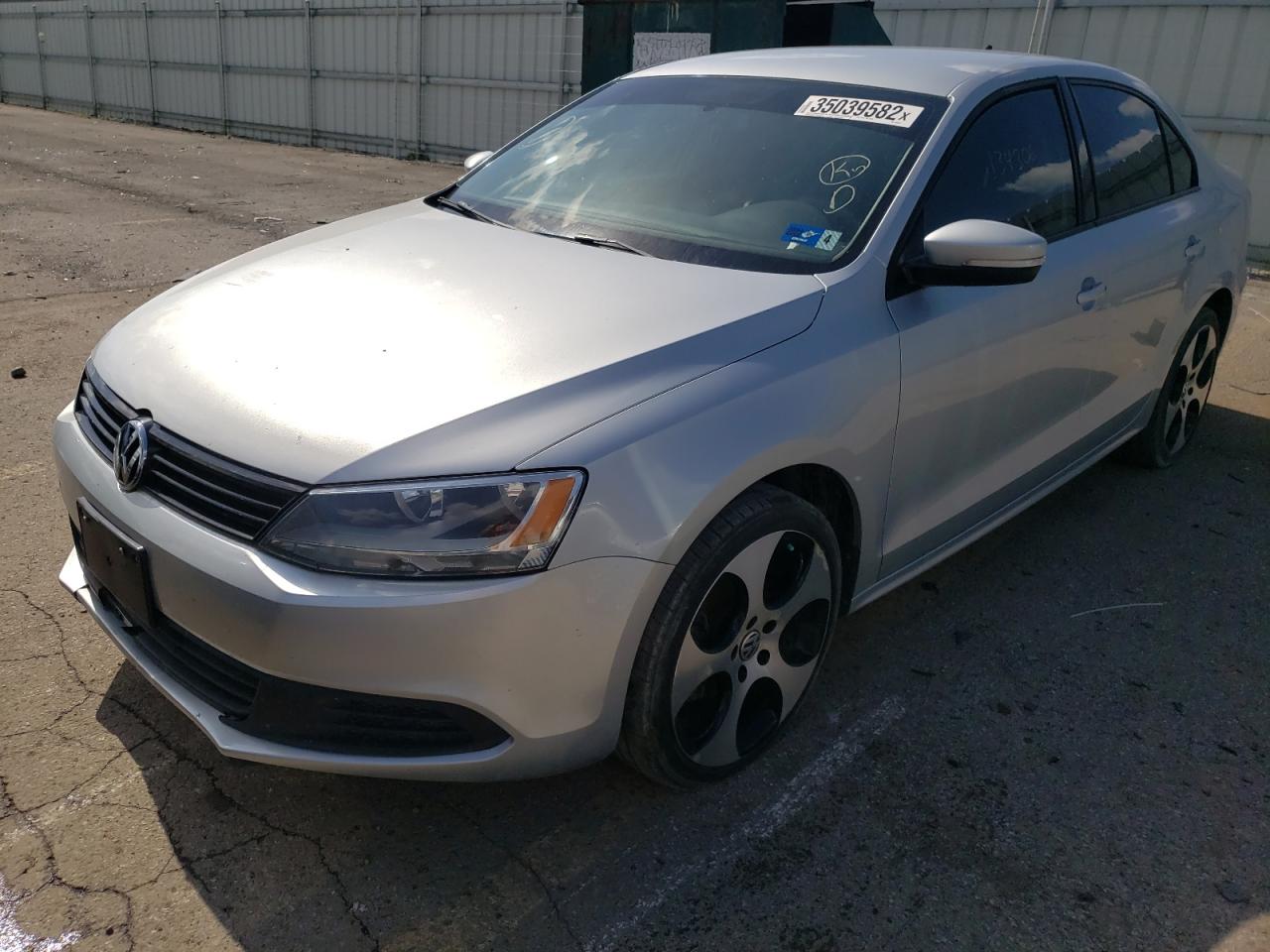 Photo 2 from auction – 2014 VOLKSWAGEN JETTA with VIN 3VWD17AJ2EM362606