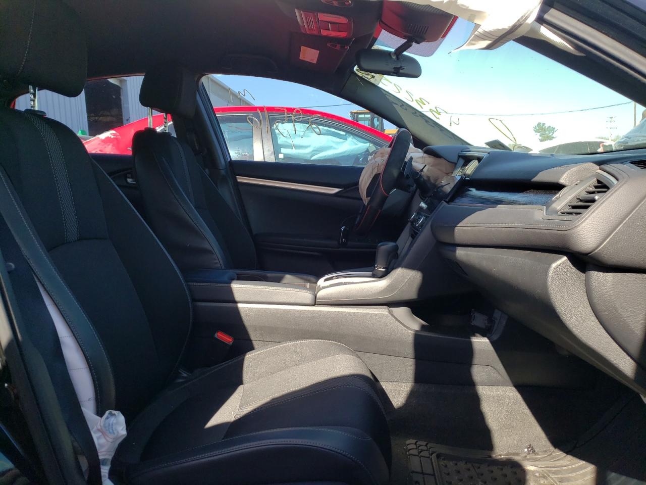 Photo 18 from auction – 2019 HONDA CIVIC SPOR with VIN 2HGFC2F82KH531663