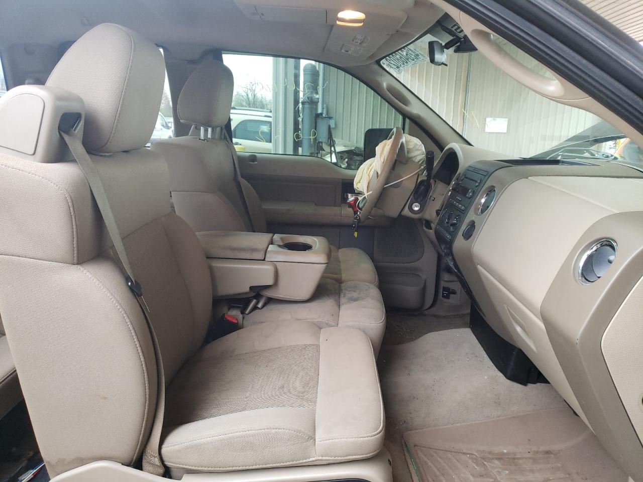 Photo 5 from auction – 2006 FORD F150 with VIN 1FTPX12506NA44813