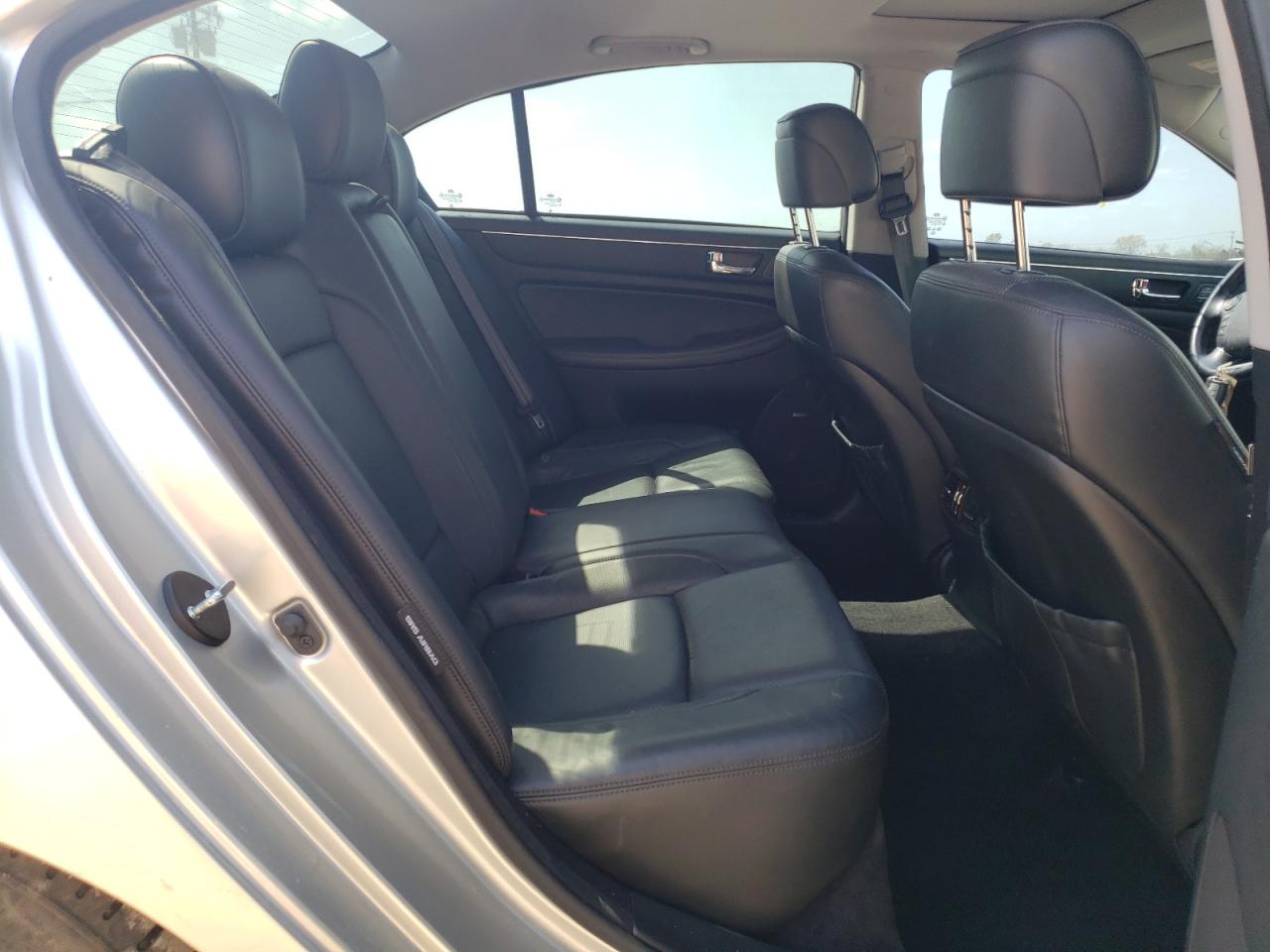 Photo 6 from auction – 2010 HYUNDAI GENESIS 4. with VIN KMHGC4DF8AU097112