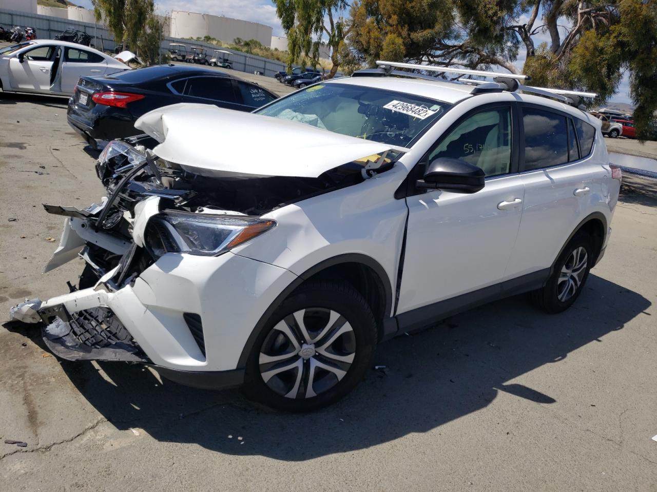 Photo 2 from auction – 2016 TOYOTA RAV4 LE with VIN JTMBFREV1GJ099240