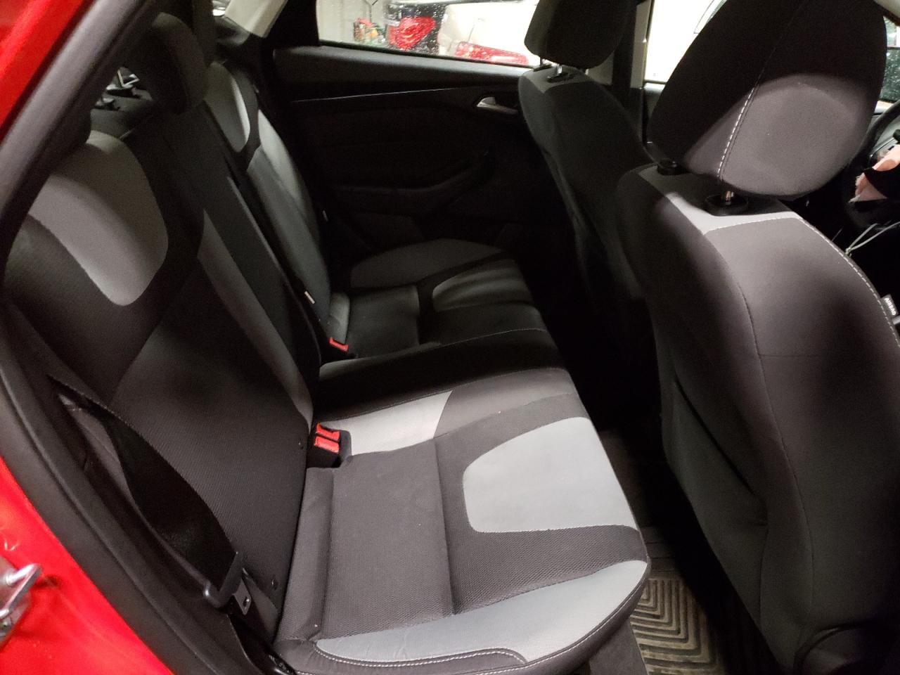 Photo 6 from auction – 2014 FORD FOCUS SE with VIN 1FADP3F22EL316518