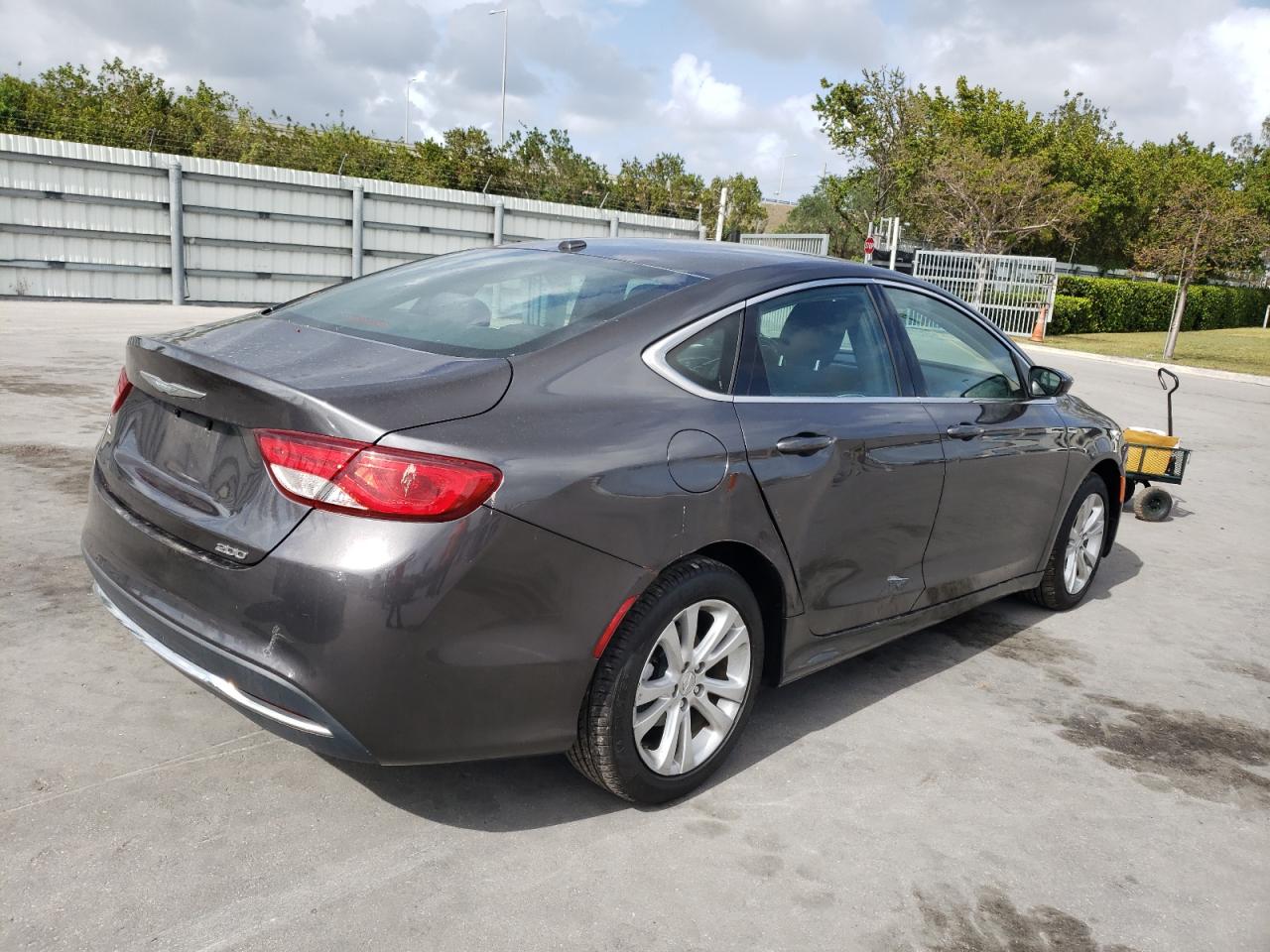 Photo 4 from auction – 2015 CHRYSLER 200 LIMITE with VIN 1C3CCCAB4FN607444