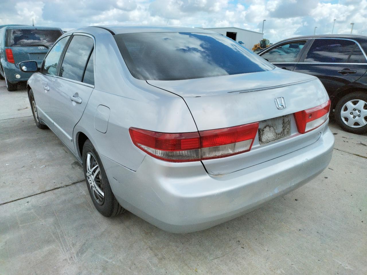 Photo 3 from auction – 2003 HONDA ACCORD LX with VIN JHMCM56383C087776