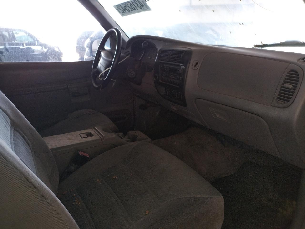 Photo 5 from auction – 1999 FORD EXPLORER with VIN 1FMYU22X7XUB01824