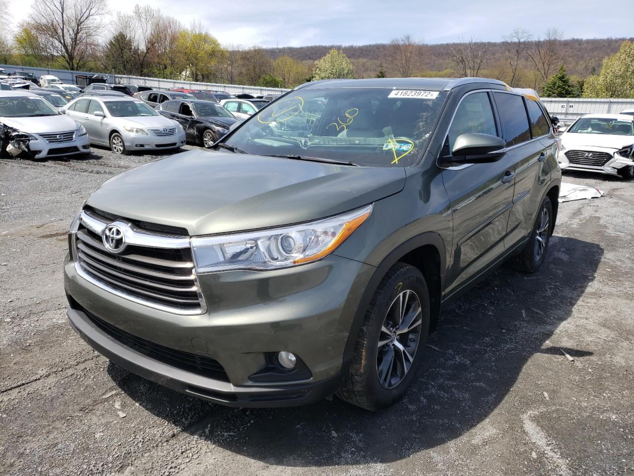 Foto 2 de la subasta – 2016 TOYOTA HIGHLANDER con VIN 5TDJKRFH5GS334919