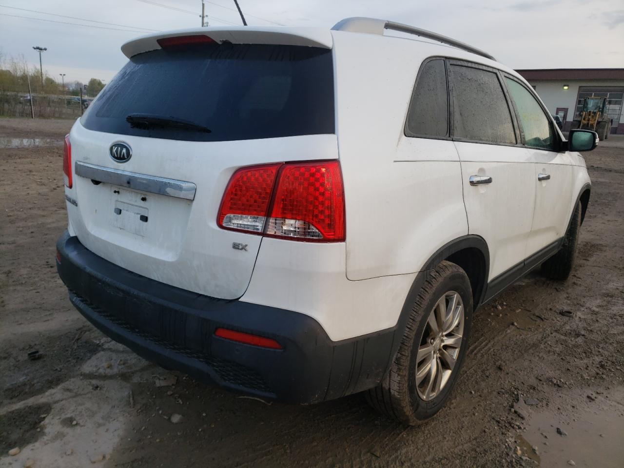 Photo 4 from auction – 2011 KIA SORENTO EX with VIN 5XYKU4A14BG035035