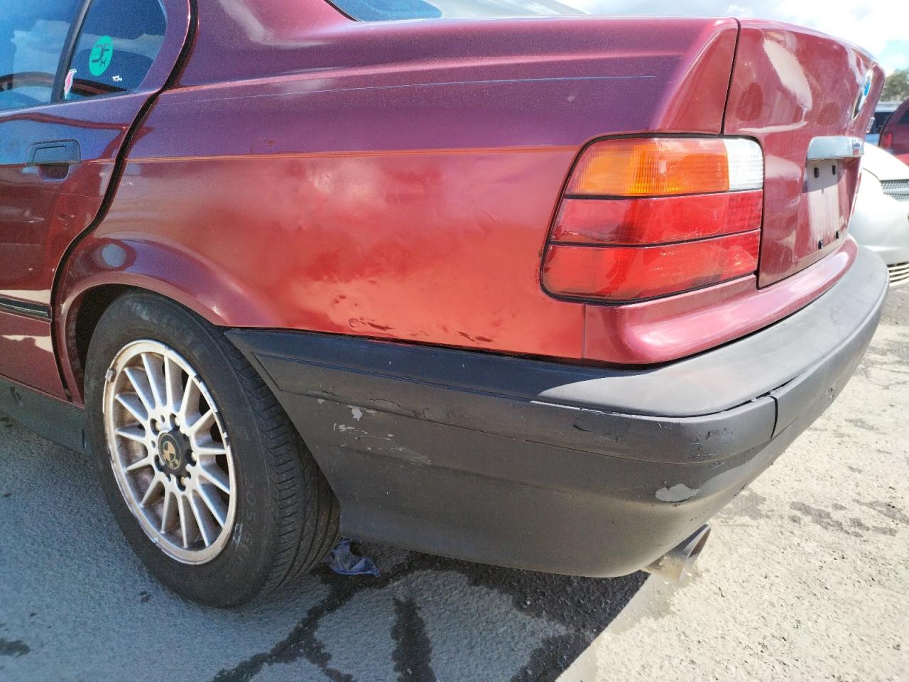 Photo 9 from auction – 1992 BMW 318 I with VIN WBACA5313NFG00396