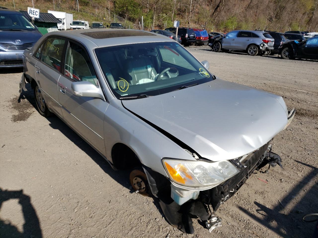 TOYOTA AVALON XL 2003 with VIN 4T1BF28B33U290140 - Photo from auction