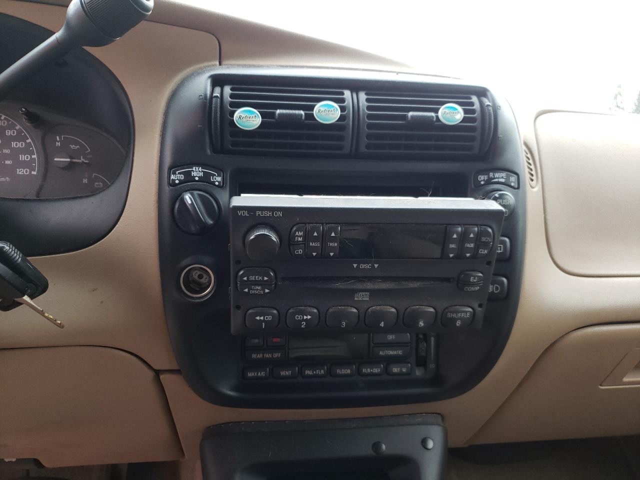 Photo 9 from auction – 2000 FORD EXPLORER E with VIN 1FMZU74E9YZB14995
