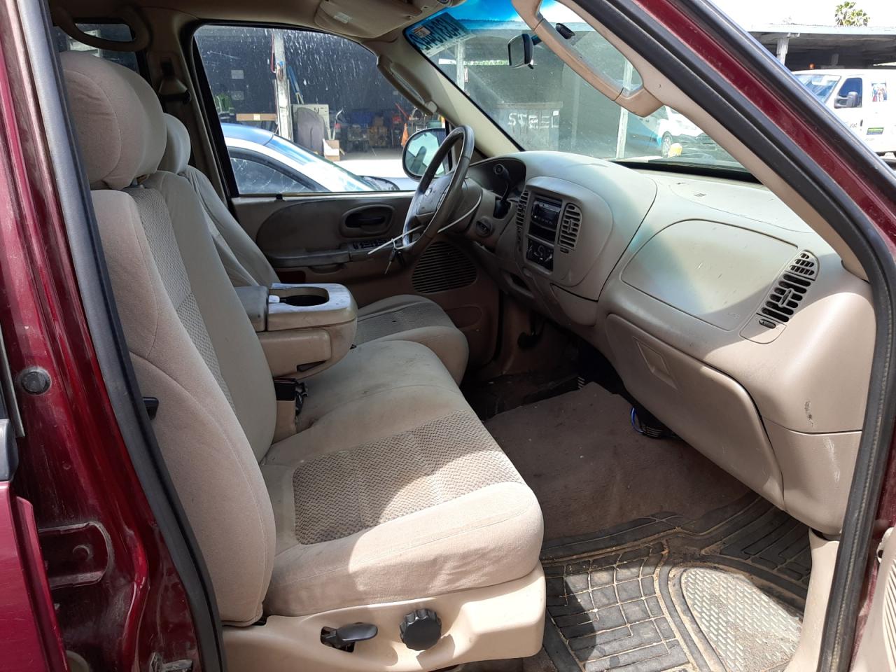 Photo 5 from auction – 2003 FORD F150 SUPER with VIN 1FTRW08L33KB30335