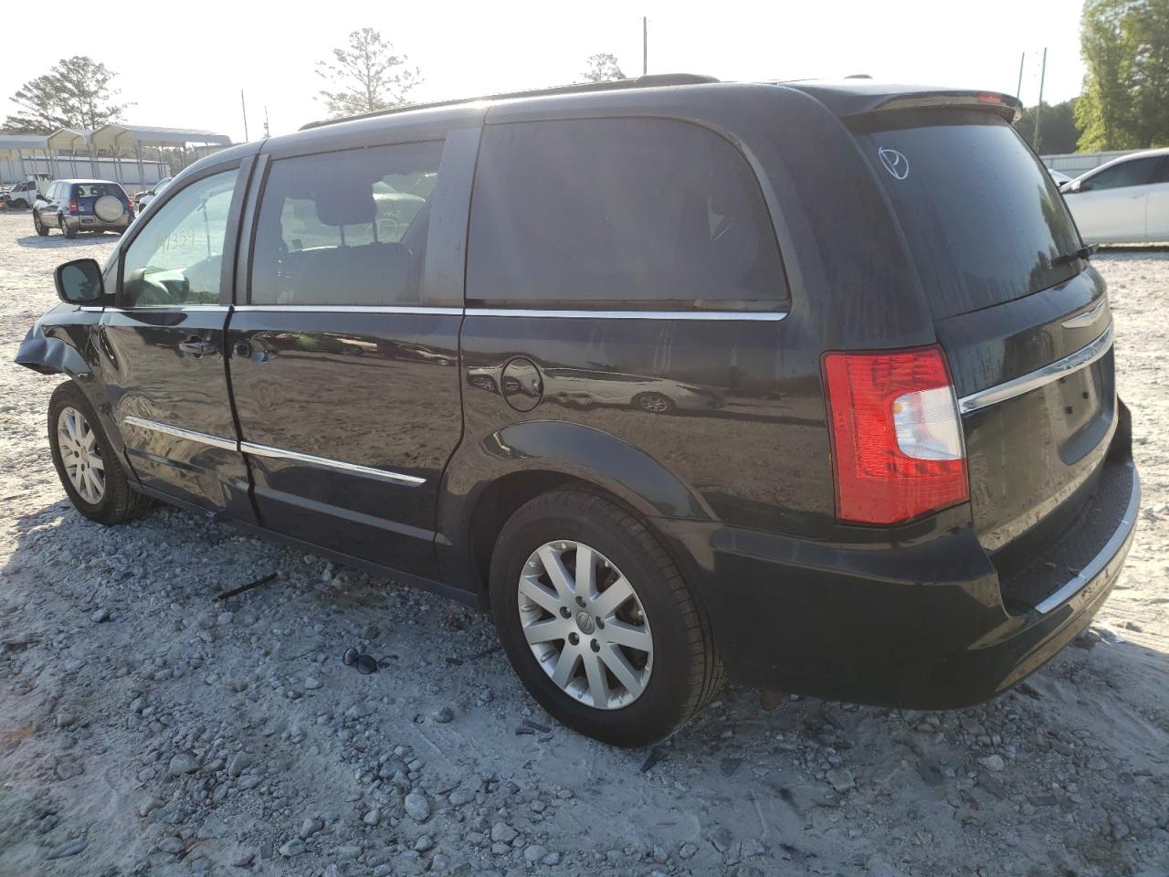 Photo 3 from auction – 2014 CHRYSLER TOWN & COU with VIN 2C4RC1BG6ER111891