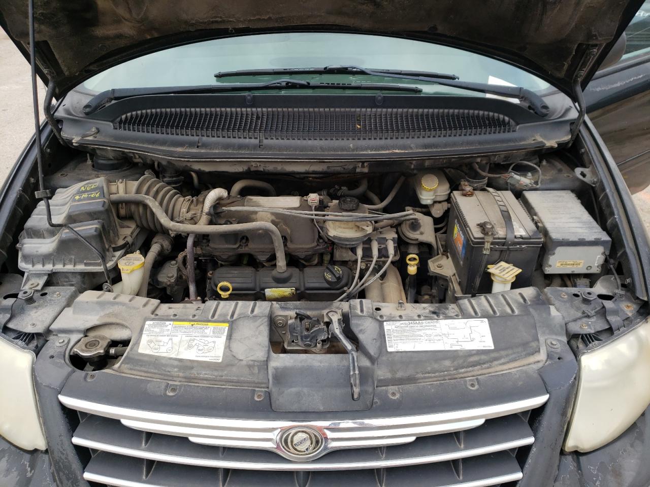 Photo 7 from auction – 2005 CHRYSLER TOWN & COU with VIN 2C4GP44RX5R590084