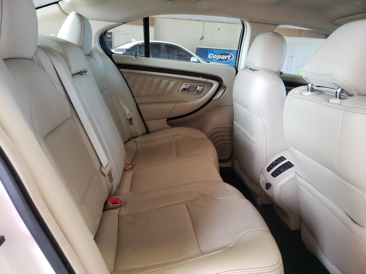 Photo 6 from auction – 2015 FORD TAURUS LIM with VIN 1FAHP2F86FG171834