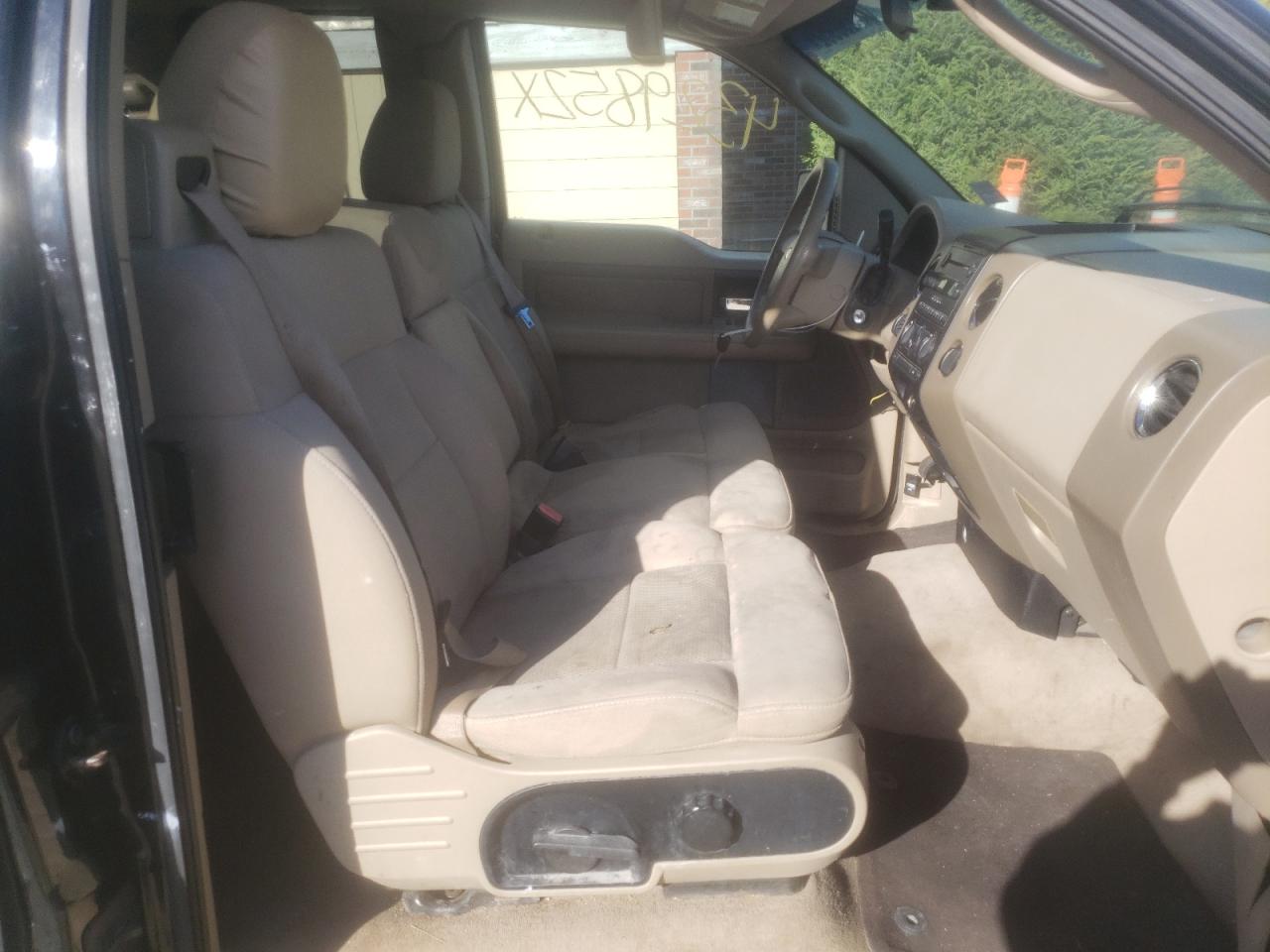 Photo 5 from auction – 2004 FORD F150 with VIN 1FTPX14524NB67720