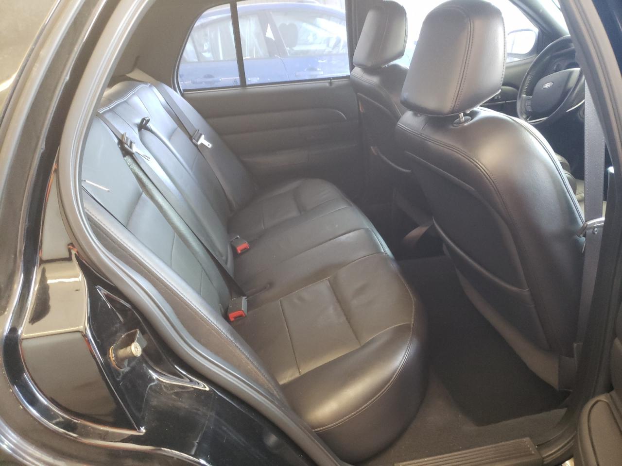Photo 6 from auction – 2005 FORD CROWN VICT with VIN 2FAFP74WX5X129388