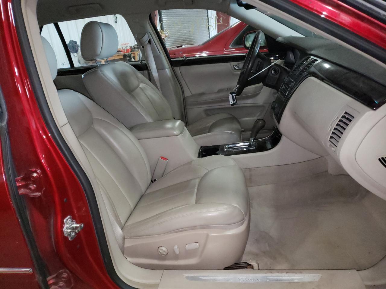 Photo 5 from auction – 2008 CADILLAC DTS with VIN 1G6KD57Y98U138701