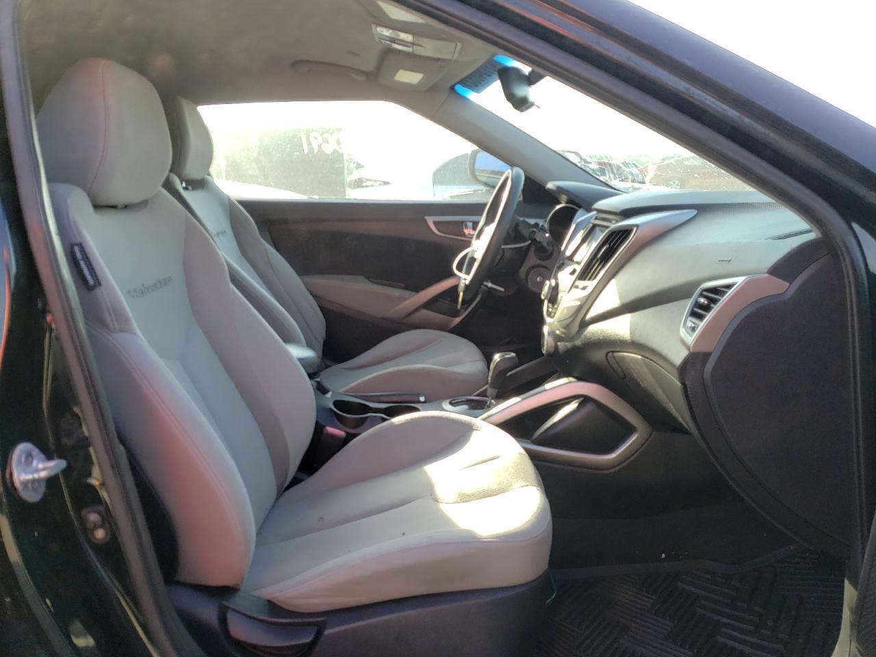 Photo 5 from auction – 2012 HYUNDAI VELOSTER with VIN KMHTC6AD5CU037109