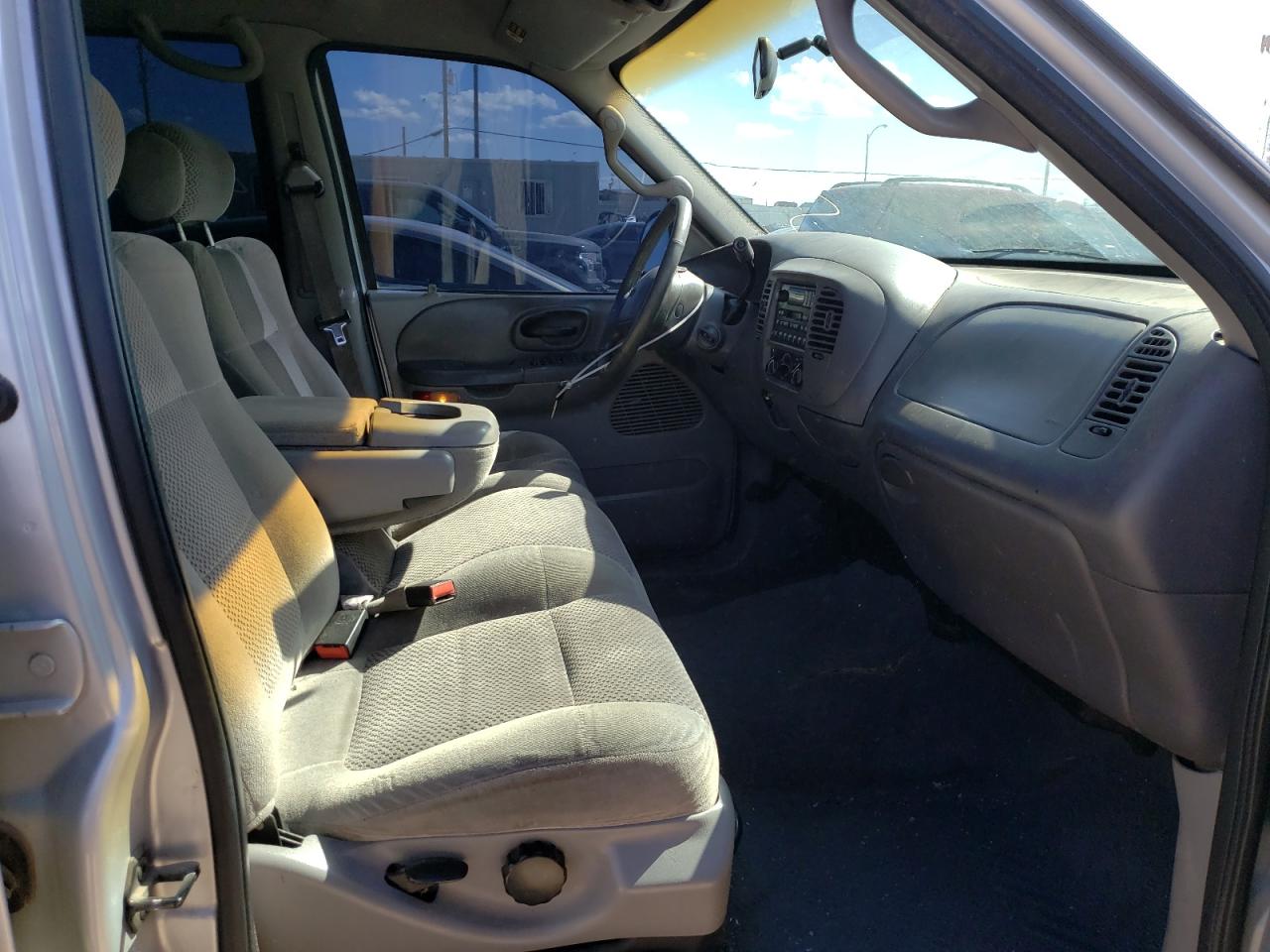 Photo 5 from auction – 2001 FORD F150 SUPER with VIN 1FTRW07L61KC27785