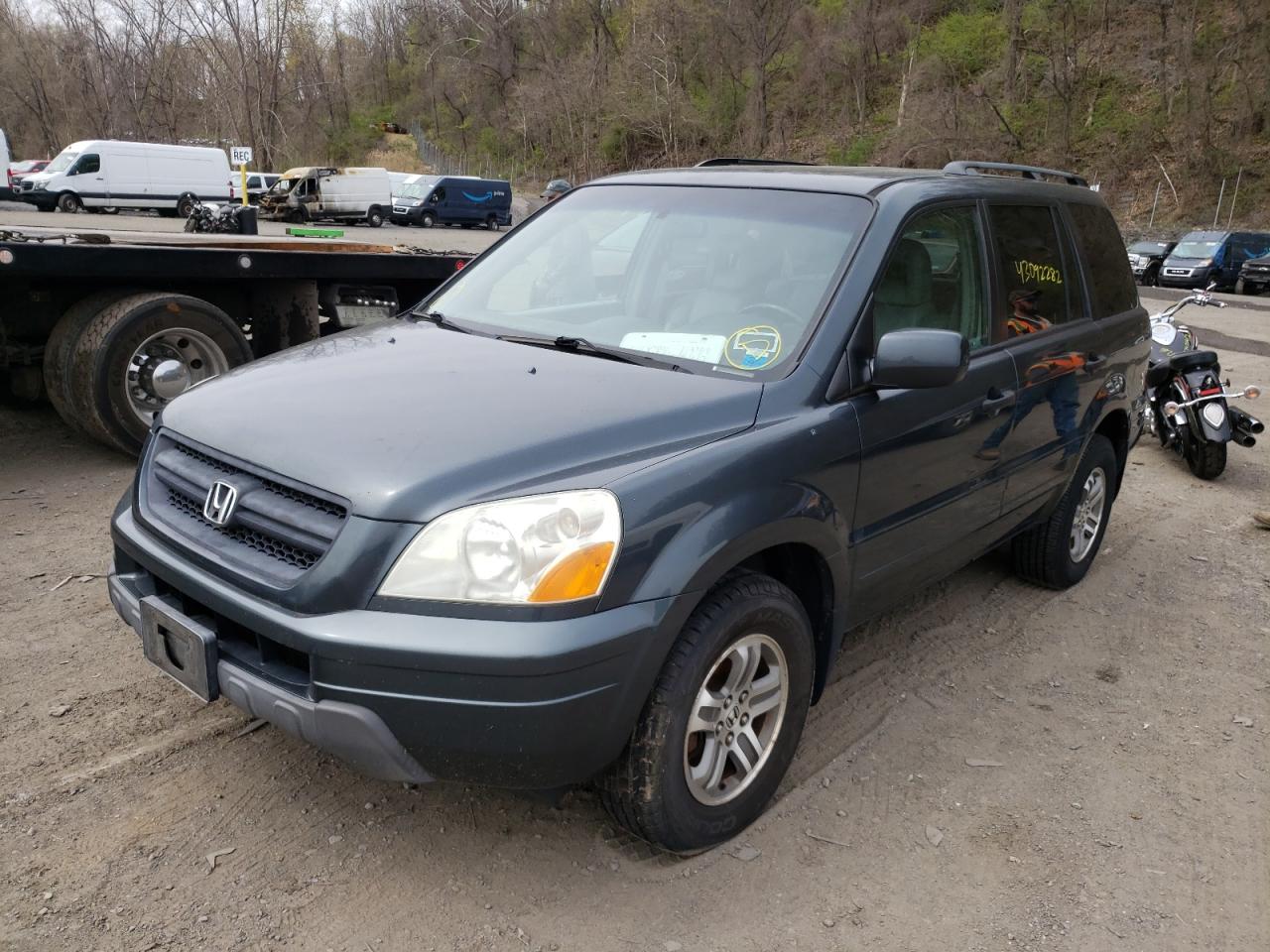 Photo 2 from auction – 2005 HONDA PILOT EXL with VIN 5FNYF185X5B010535