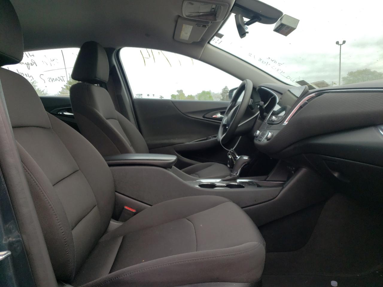 Photo 5 from auction – 2020 CHEVROLET MALIBU LT with VIN 1G1ZD5ST9LF080764