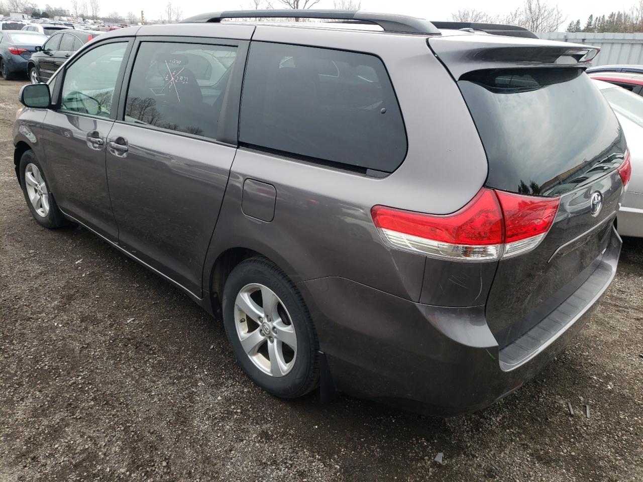Zdjęcie 3 z aukcji – 2014 TOYOTA SIENNA LE z VIN 5TDKK3DC2ES511657