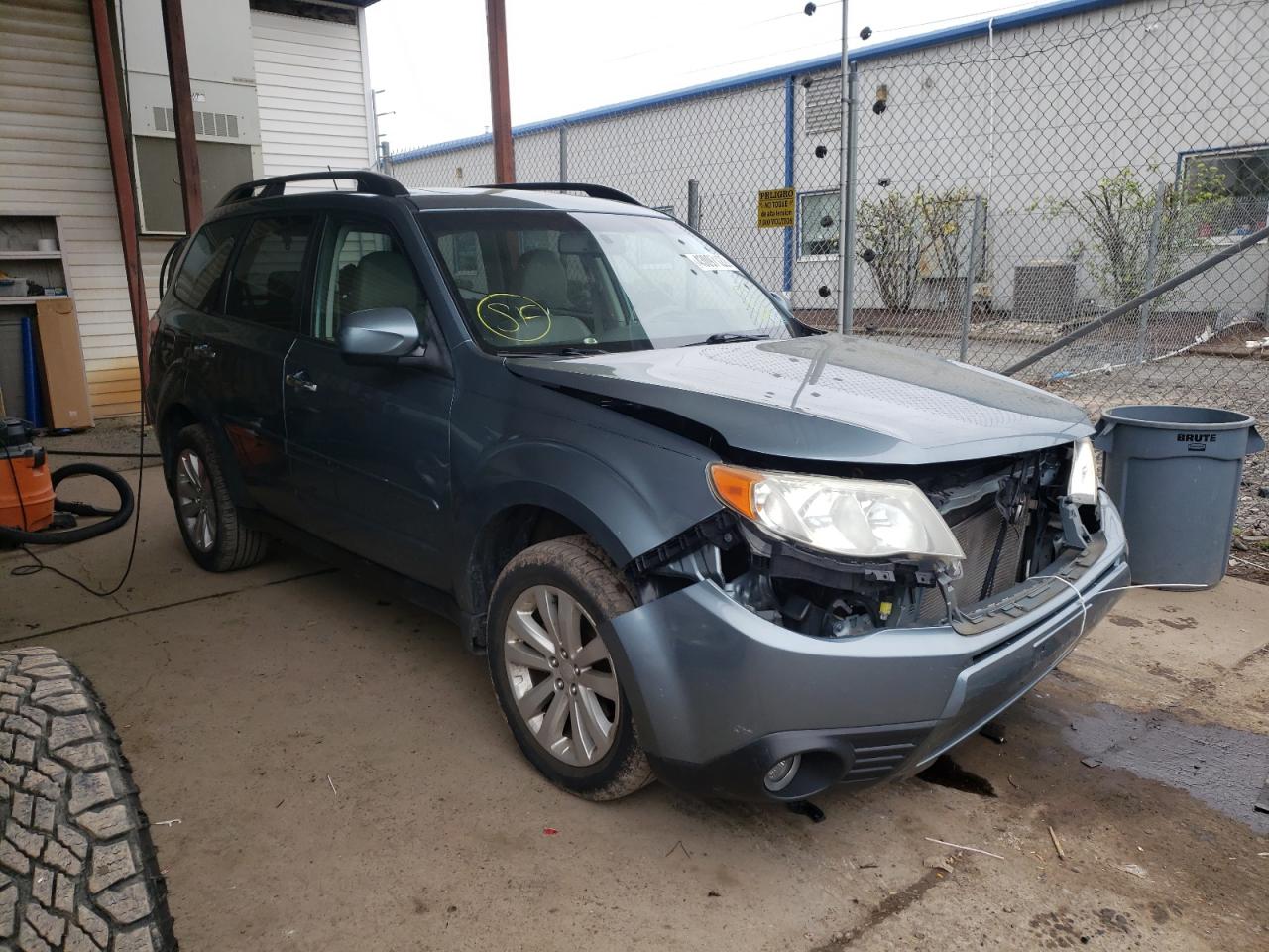 SUBARU FORESTER L 2011 with VIN JF2SHAEC0BH724657 - Photo from auction
