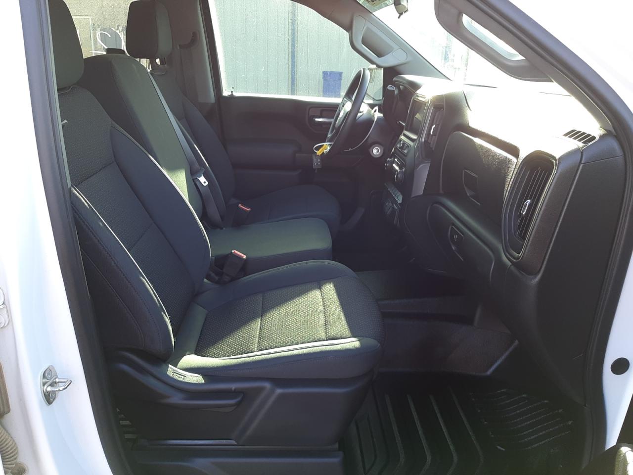 Photo 5 from auction – 2020 CHEVROLET SILVERADO with VIN 1GCRYAEFXLZ168019