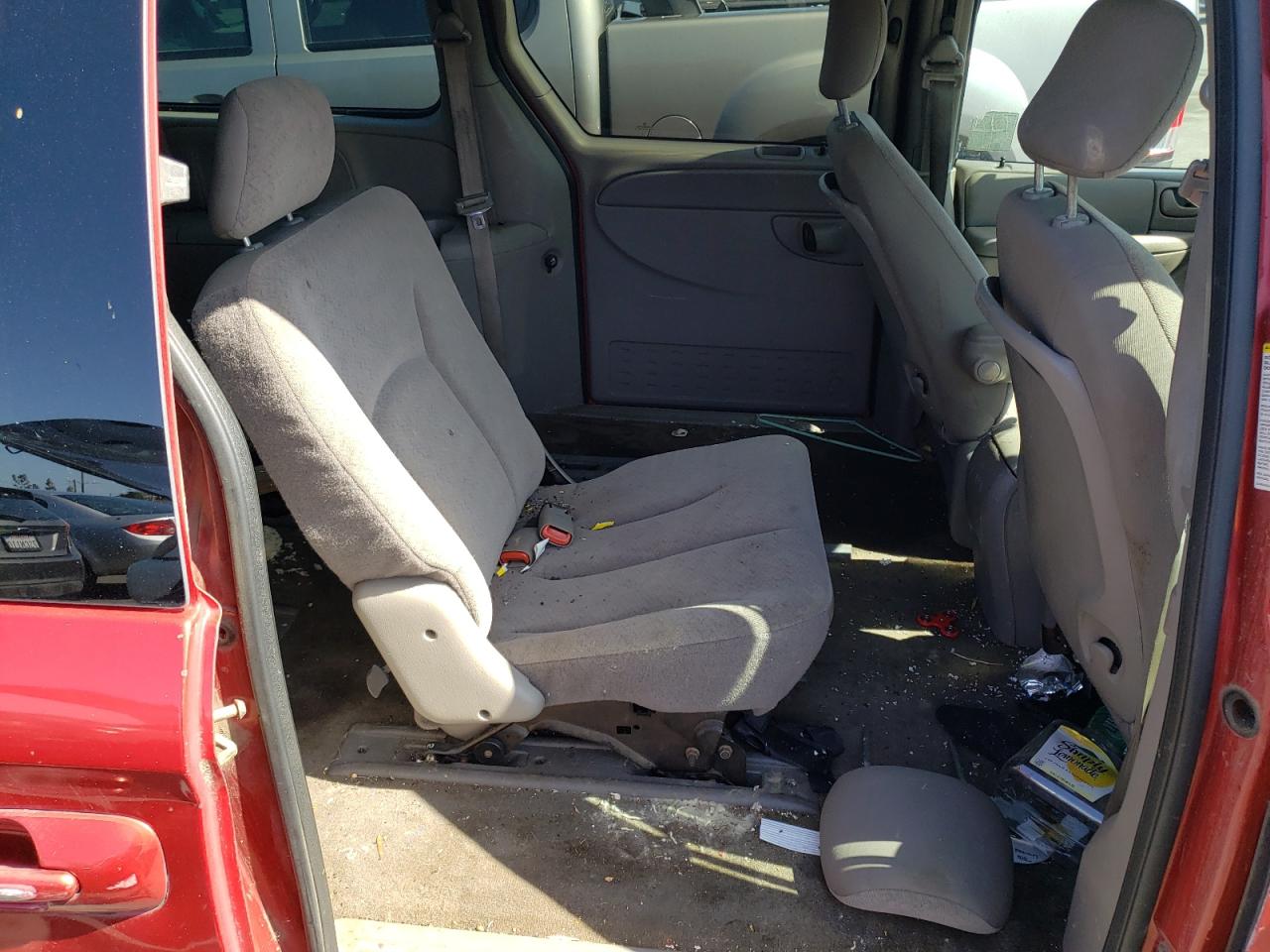 Photo 6 from auction – 2003 DODGE CARAVAN with VIN 2D8GP74L23R210506