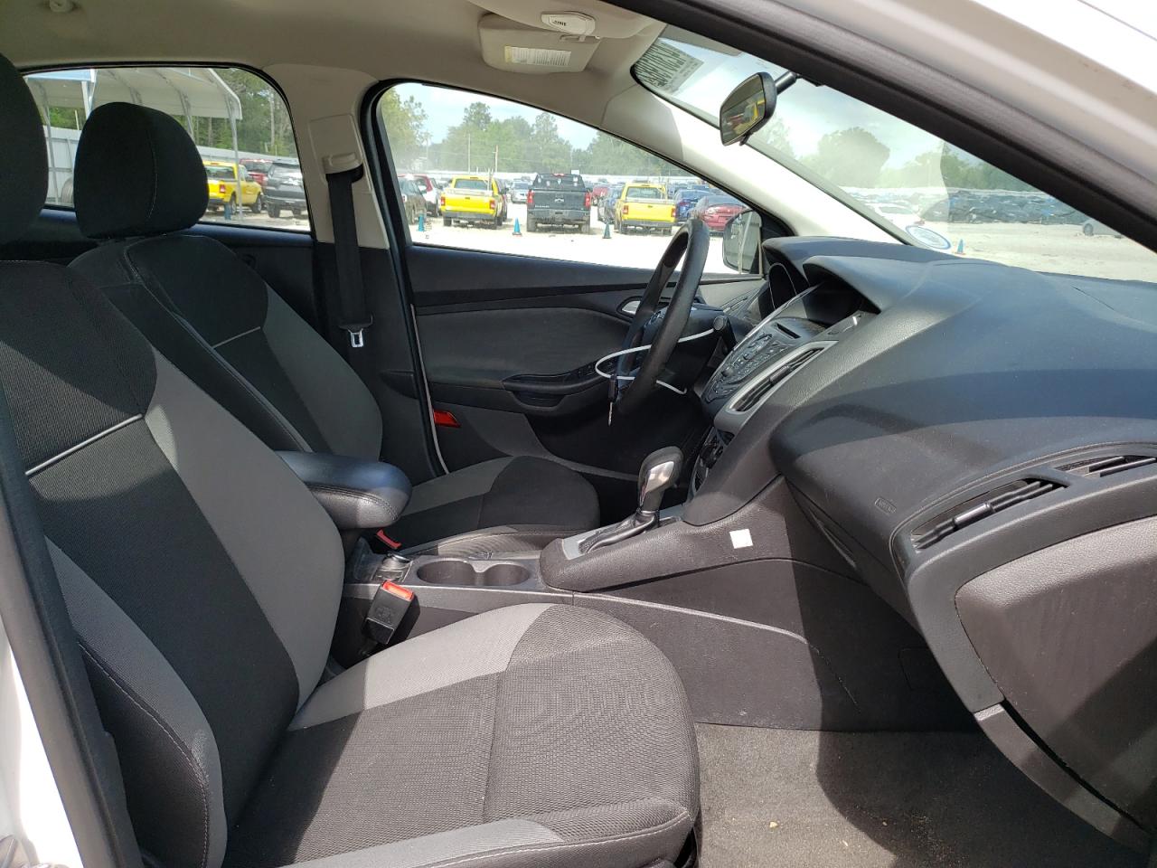 Photo 5 from auction – 2014 FORD FOCUS SE with VIN 1FADP3F29EL335910