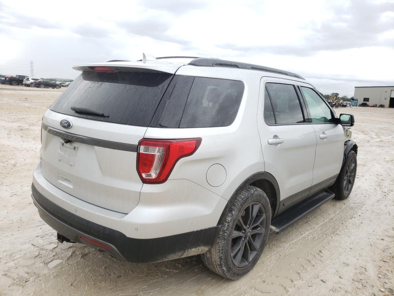 Photo 4 from auction – 2017 FORD EXPLORER X with VIN 1FM5K7D88HGB62921