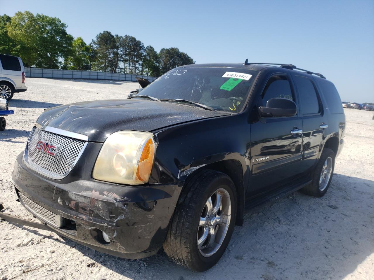 Photo 2 from auction – 2007 GMC YUKON with VIN 1GKFC13097R332063
