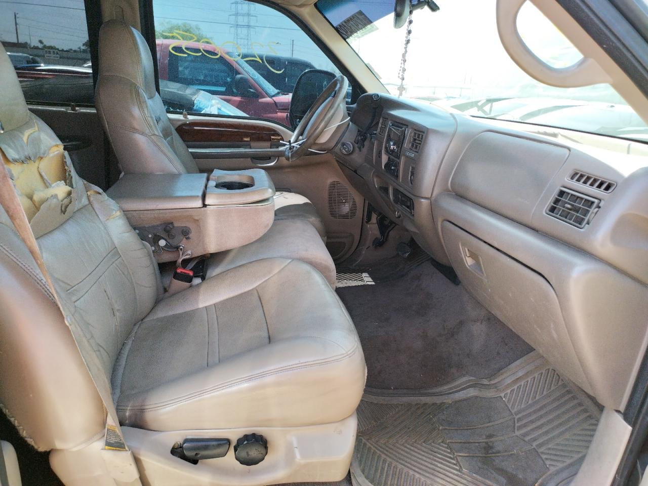 Photo 5 from auction – 2000 FORD EXCURSION with VIN 1FMNU42S1YEB17273